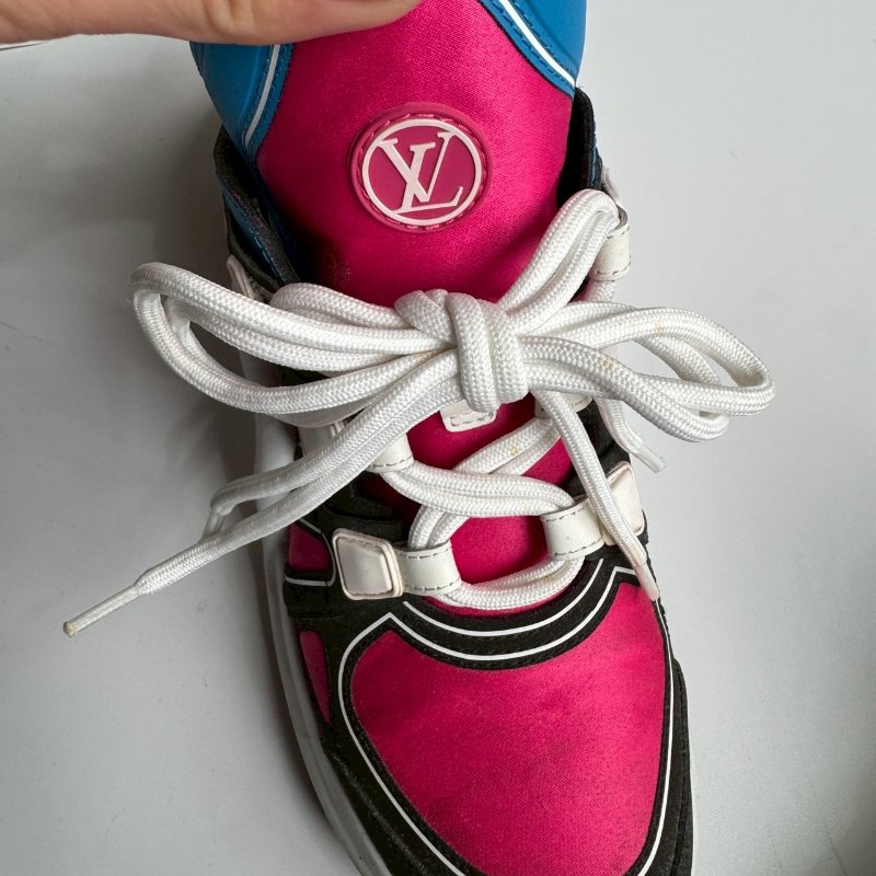 🎊專櫃1萬5 LV超顯瘦粉拚藍色運動鞋 37.5-18