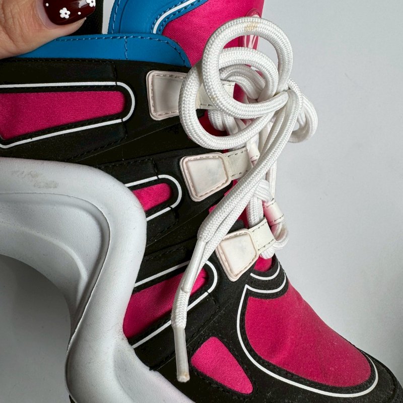 🎊專櫃1萬5 LV超顯瘦粉拚藍色運動鞋 37.5-19