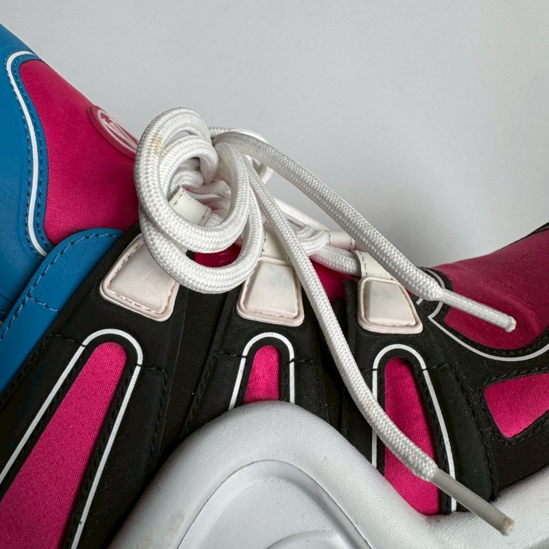 🎊專櫃1萬5 LV超顯瘦粉拚藍色運動鞋 37.5-24