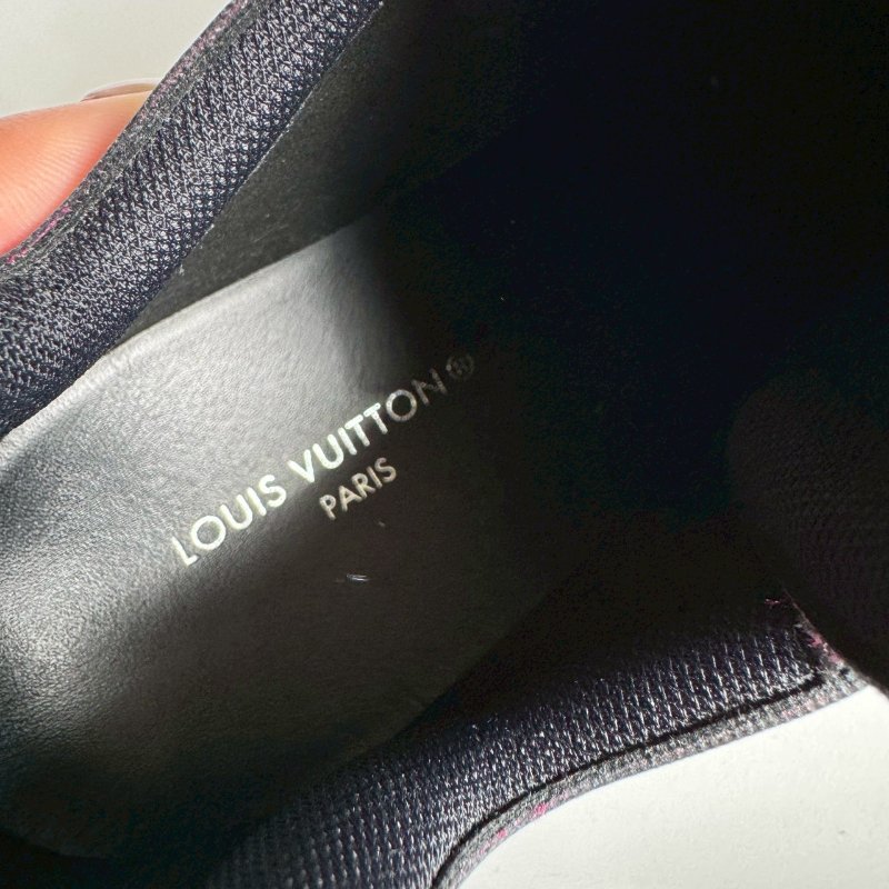 🎊專櫃1萬5 LV超顯瘦粉拚藍色運動鞋 37.5-26