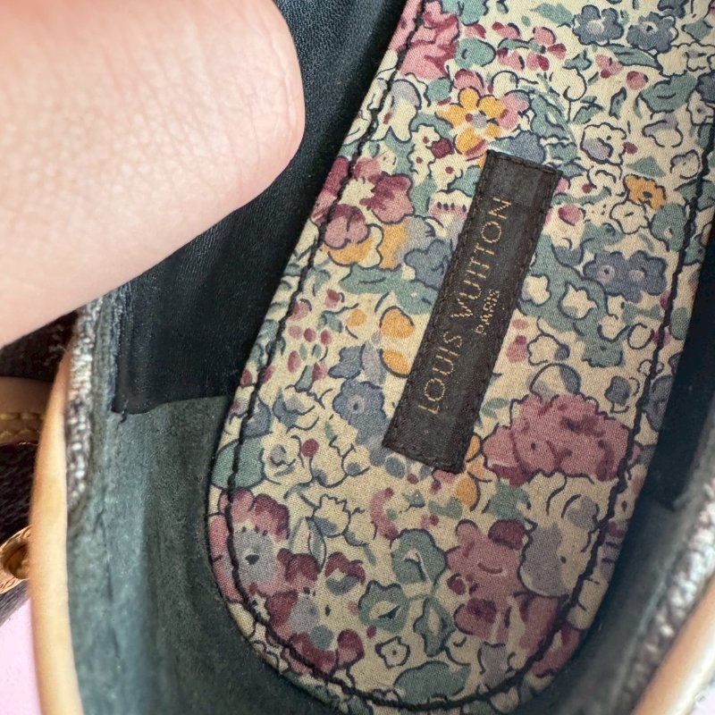 💝難再遇款式 LV 牛仔布花卉個性娃娃鞋-10