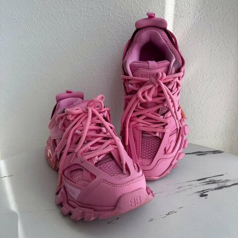 👟絕版半價必買鞋款 Balenciaga粉色老爹鞋