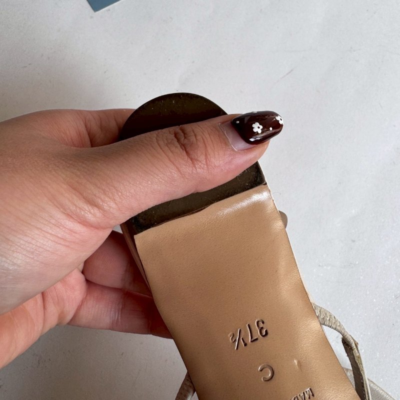 😍仙女渡假買這雙 Chanel 奶昔白花花涼鞋37.5-2