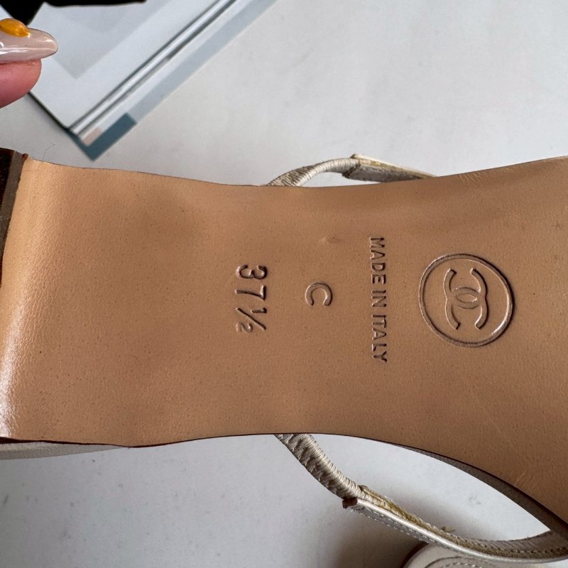 😍仙女渡假買這雙 Chanel 奶昔白花花涼鞋37.5-3