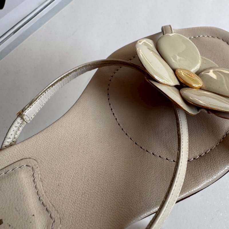 😍仙女渡假買這雙 Chanel 奶昔白花花涼鞋37.5-21