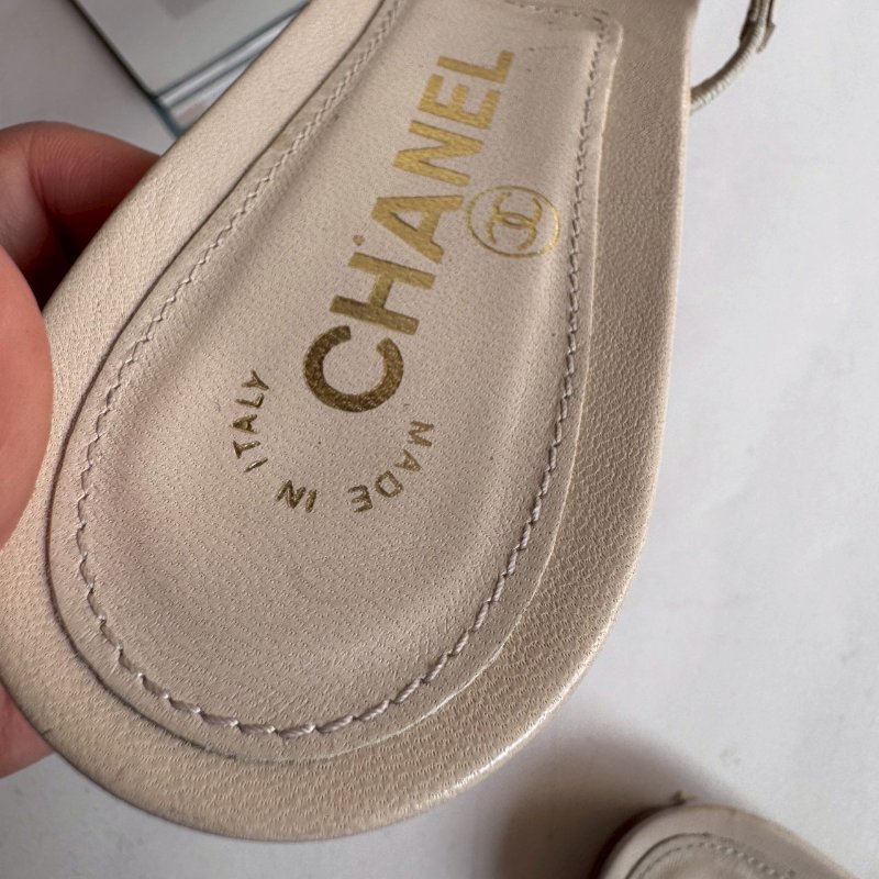 😍仙女渡假買這雙 Chanel 奶昔白花花涼鞋37.5-23