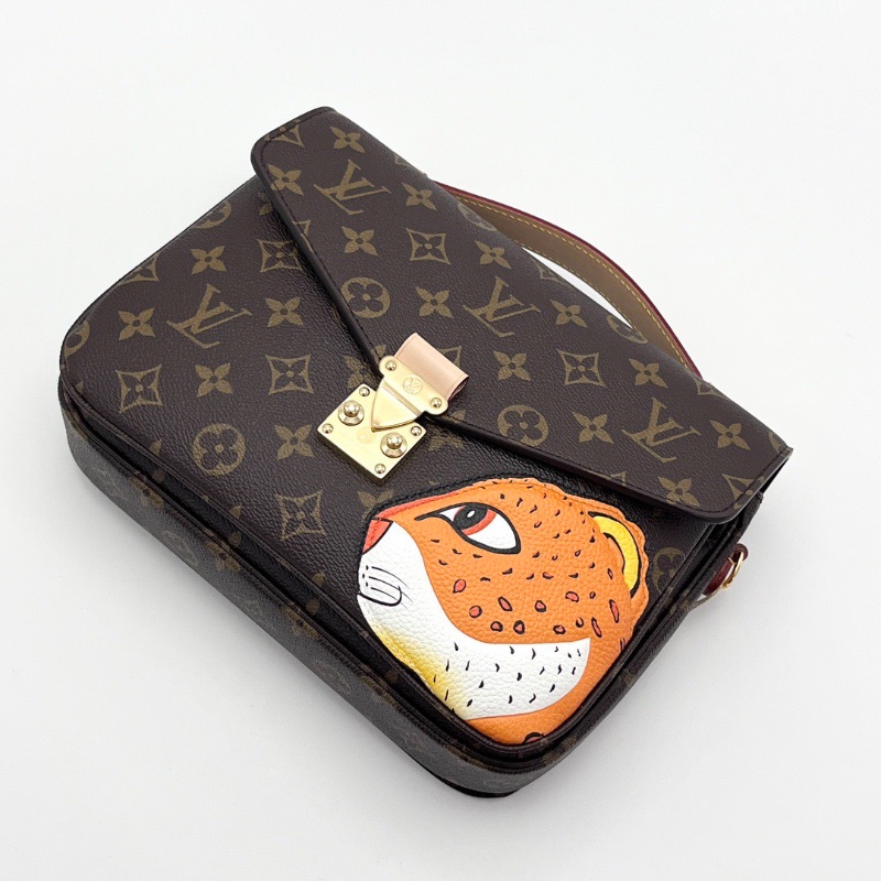 LV 孫一鈿聯名款獵豹 手提斜背郵差包芯片款25*19*7 99新配件塵袋吊牌-4