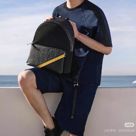 Fendi黑灰拼色雙肩包 老花帆布拼皮31*37*10 98新配件塵袋