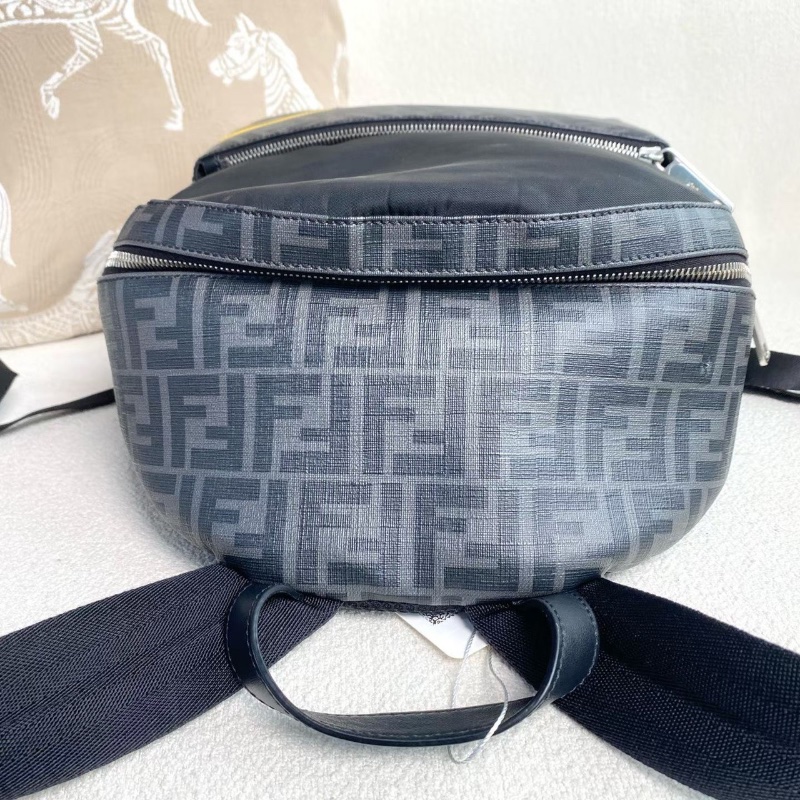 Fendi黑灰拼色雙肩包 老花帆布拼皮31*37*10 98新配件塵袋-2