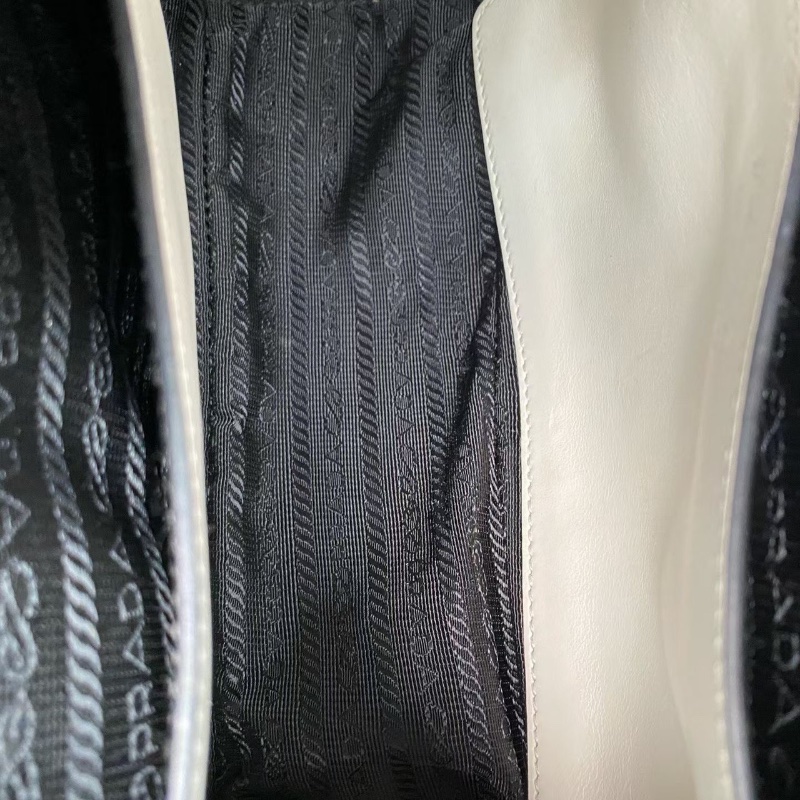 Prada字母印花保齡球包 白色 銀扣 25*17*9 98新配件肩帶 塵袋-2