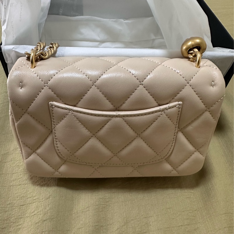 香奈兒迷你口蓋包 19公分 愛心調節款-7