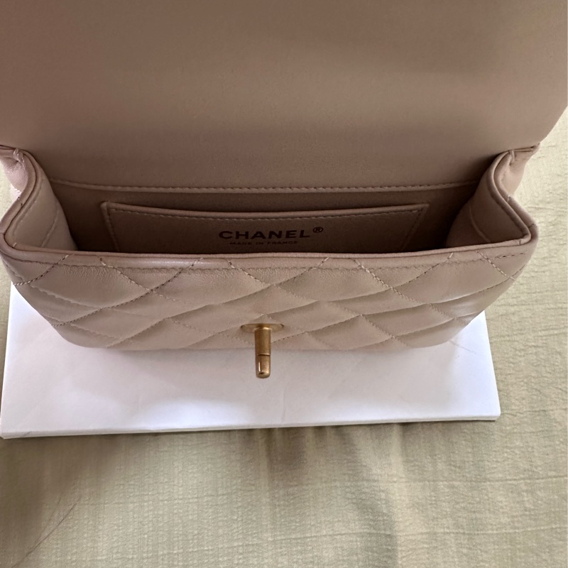 香奈兒迷你口蓋包 19公分 愛心調節款-9