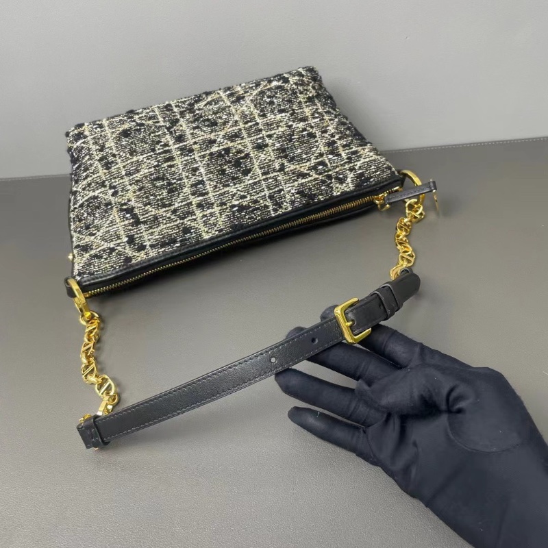 dior hobo腋下包聖誕限定= 粗花呢幸運星吊飾 22*13*10 98新配件購證 塵袋-3