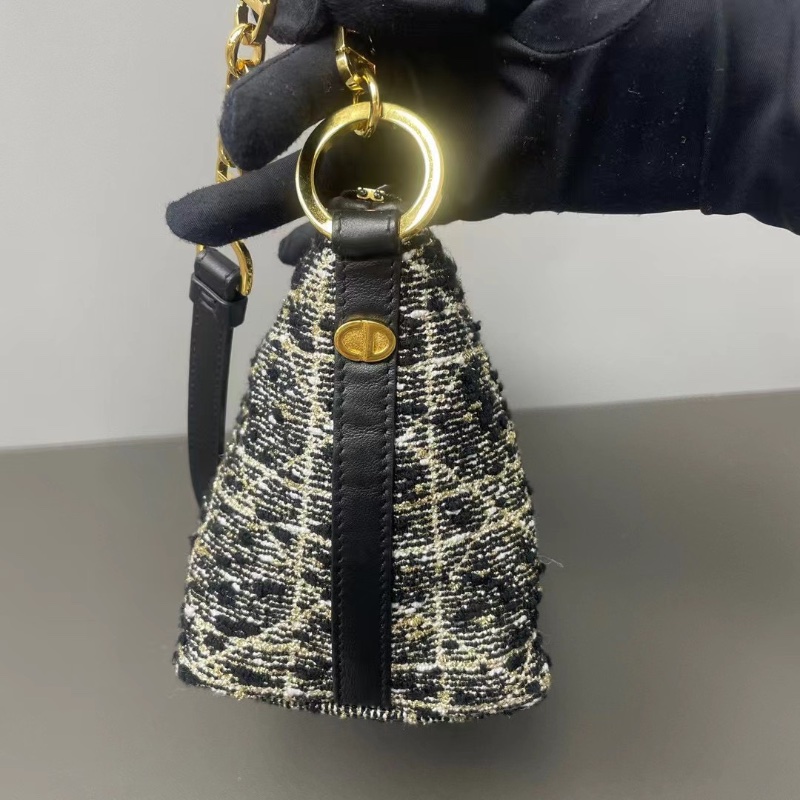 dior hobo腋下包聖誕限定= 粗花呢幸運星吊飾 22*13*10 98新配件購證 塵袋-4