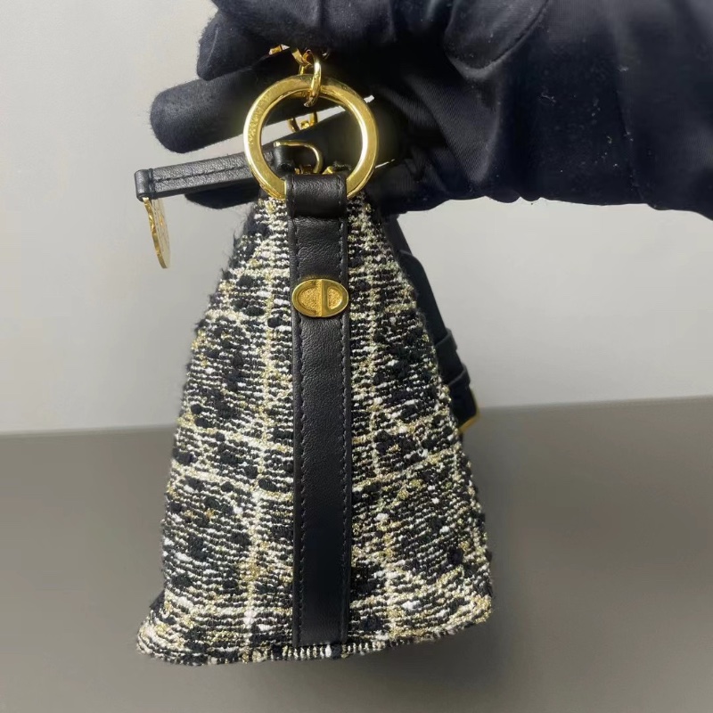 dior hobo腋下包聖誕限定= 粗花呢幸運星吊飾 22*13*10 98新配件購證 塵袋-5