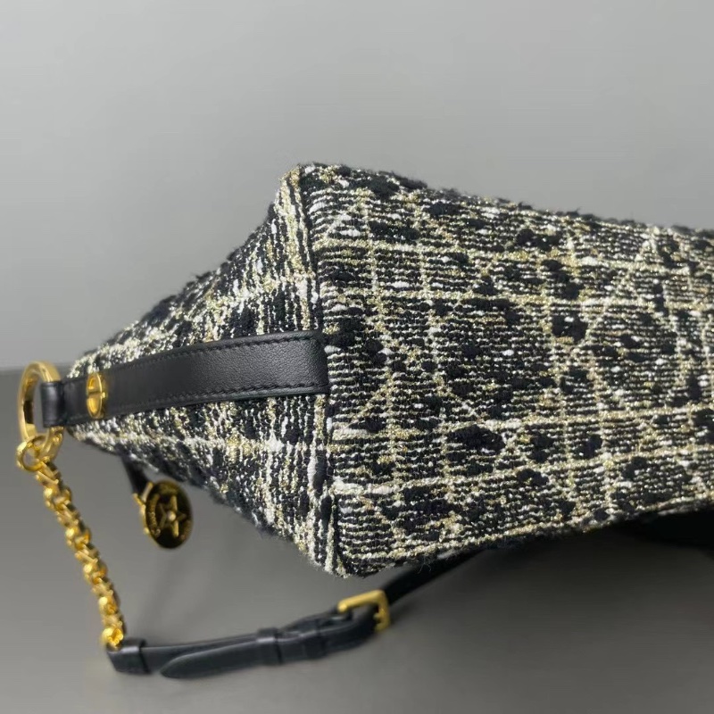 dior hobo腋下包聖誕限定= 粗花呢幸運星吊飾 22*13*10 98新配件購證 塵袋-6