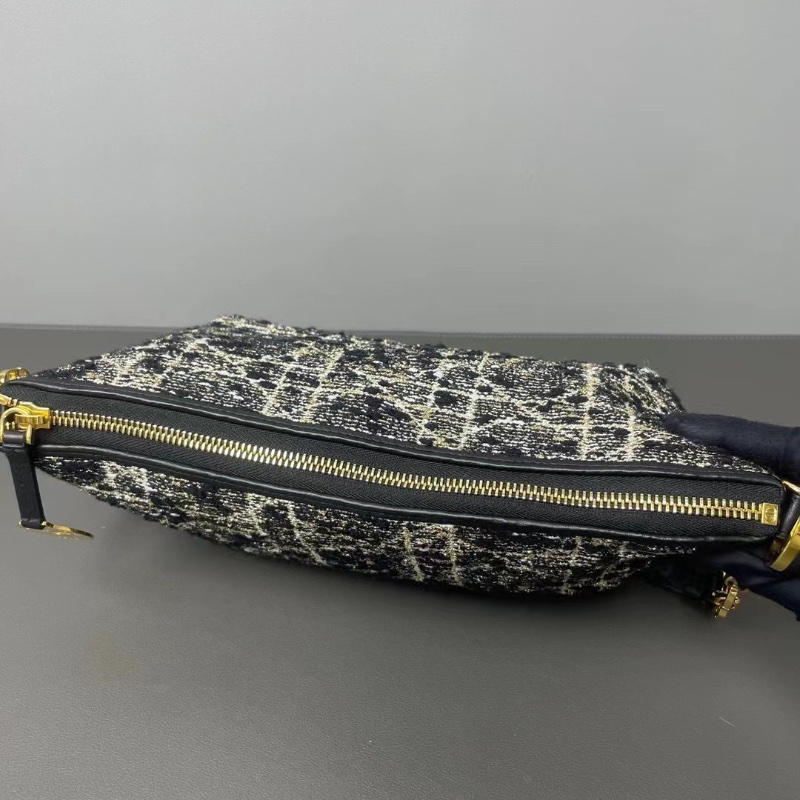 dior hobo腋下包聖誕限定= 粗花呢幸運星吊飾 22*13*10 98新配件購證 塵袋-7