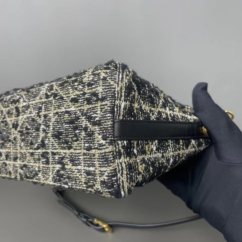 dior hobo腋下包聖誕限定= 粗花呢幸運星吊飾 22*13*10 98新配件購證 塵袋-8