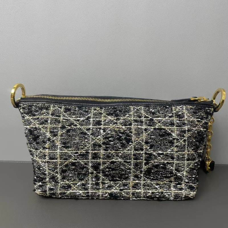 dior hobo腋下包聖誕限定= 粗花呢幸運星吊飾 22*13*10 98新配件購證 塵袋-9