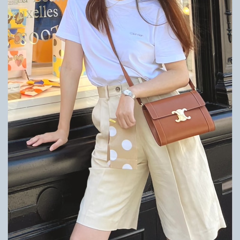 CELINE 凱旋門金色鎖扣 信封包 焦糖色21*16  99新配件塵袋-0