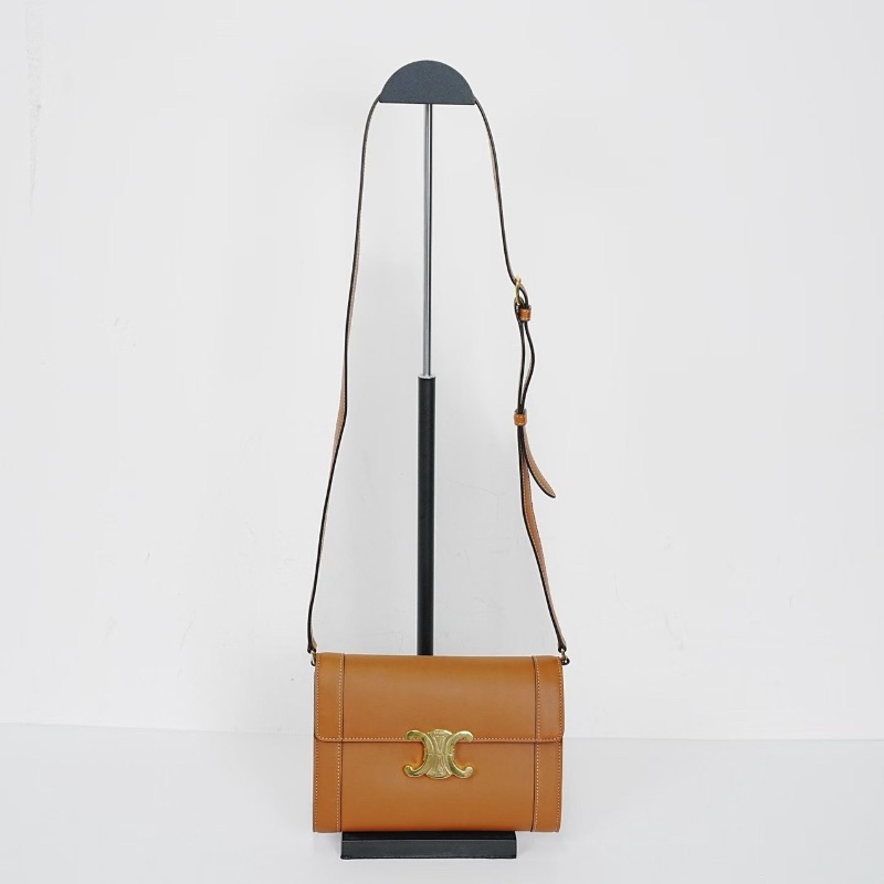 CELINE 凱旋門金色鎖扣 信封包 焦糖色21*16 99新配件塵袋-1
