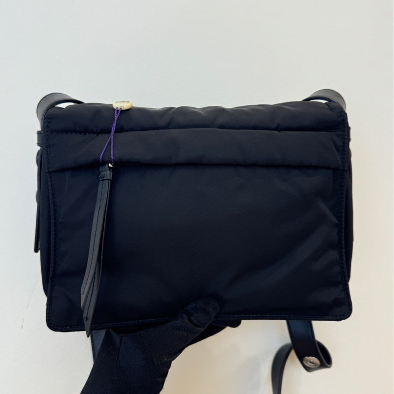 Prada普拉達 cini黑色尼龍三角標斜挎包-2