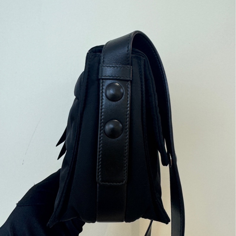 Prada普拉達 cini黑色尼龍三角標斜挎包-3