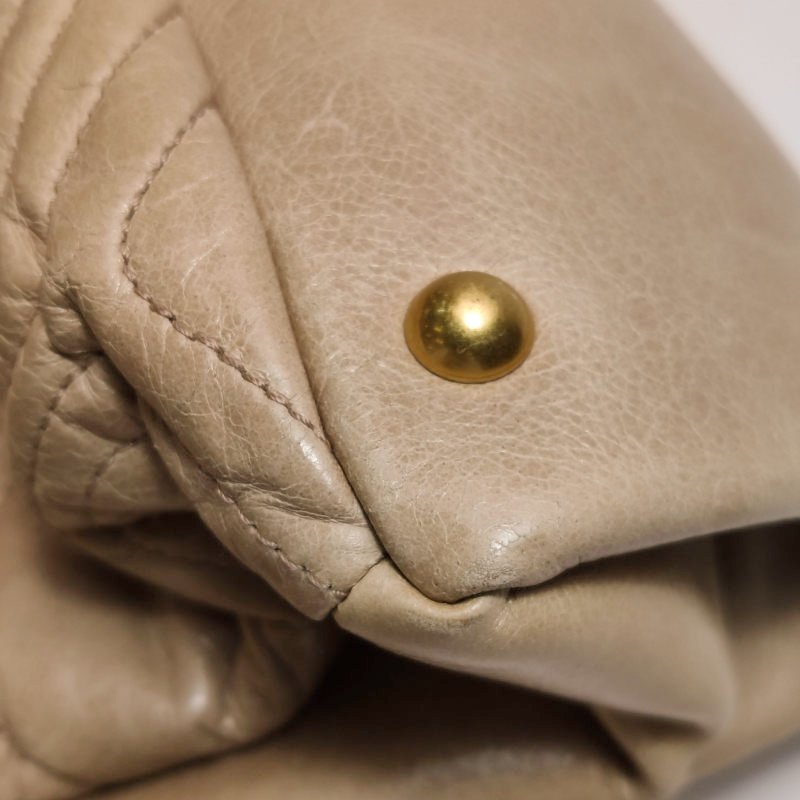 Miu Miu油蠟皮純色絎縫字母logo手提包-13