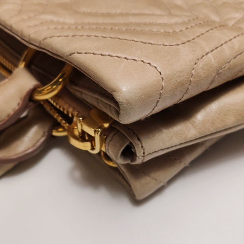 Miu Miu油蠟皮純色絎縫字母logo手提包-20