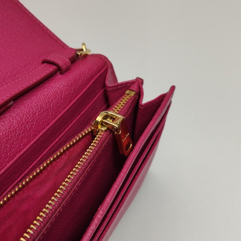 Miu Miu羊皮字母logo斜挎包單肩包-10