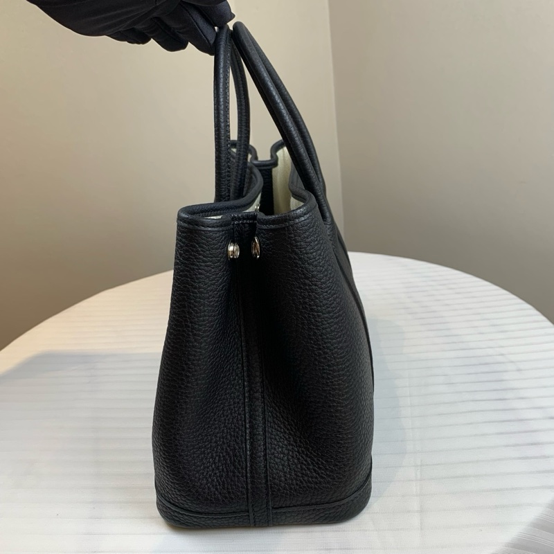 愛馬仕/Hermes 黑色皮革 銀色鈕扣 經典實用 30*14*21-4