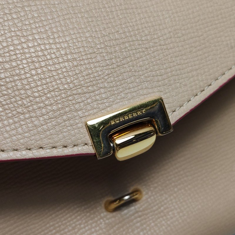 Burberry Macken牛皮純色金屬扣斜挎包單肩包-11
