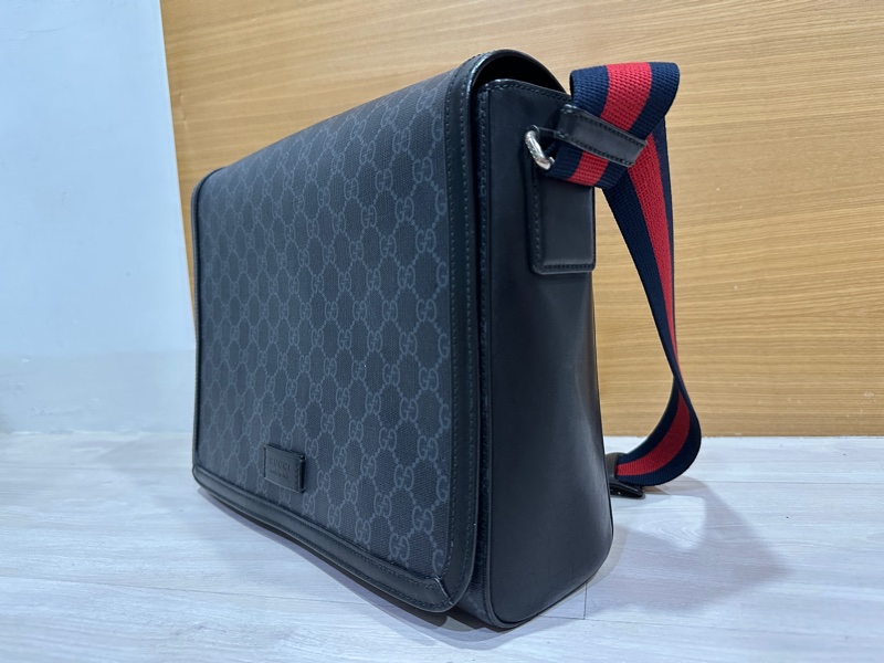 Gucci 黑灰原花logo 下蓋郵差包-2