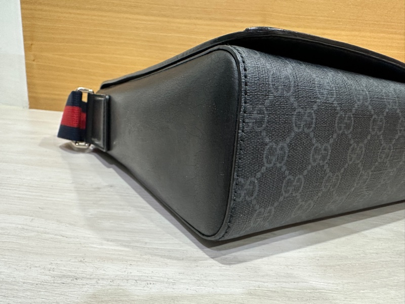 Gucci 黑灰原花logo 下蓋郵差包-5