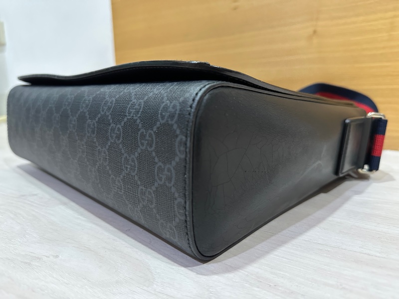 Gucci 黑灰原花logo 下蓋郵差包-6