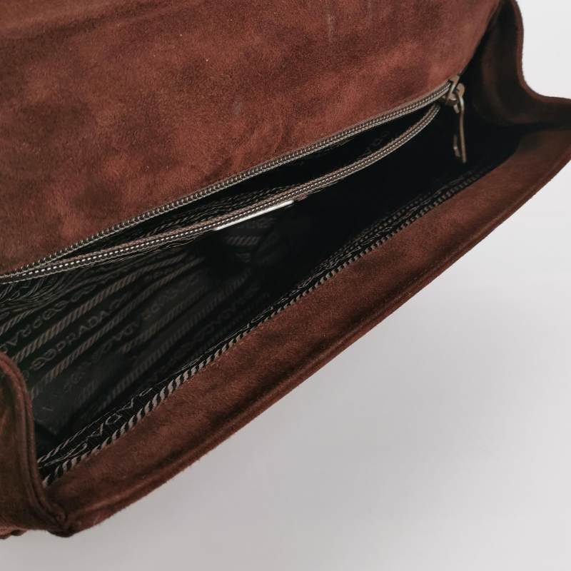 Prada翻毛皮純色字母Logo中古手提包-6