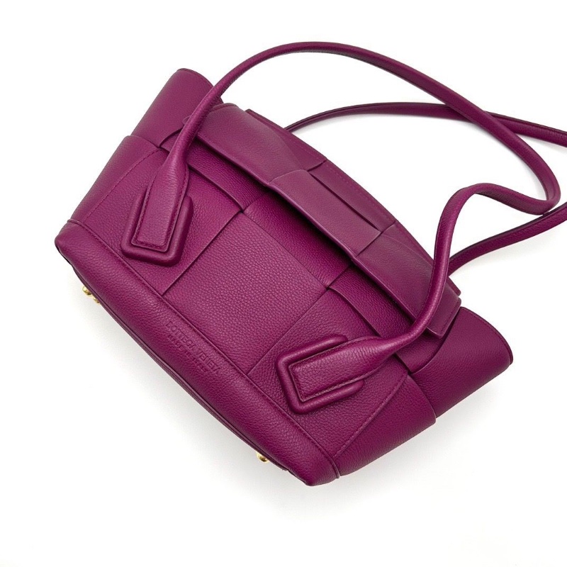 BV Arco翻蓋開合編織手提肩背包22*21*8 9新 配件塵袋-4