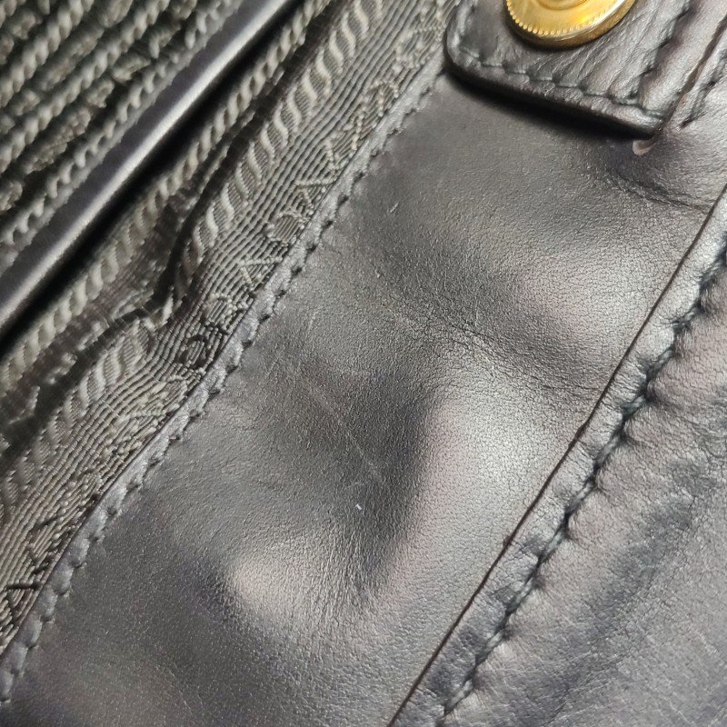 Prada牛皮尼龍布純色三角徽標手提包-8