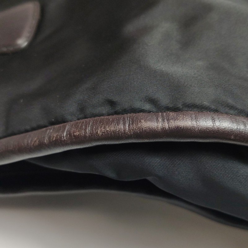 Prada牛皮尼龍布純色三角徽標手提包-13