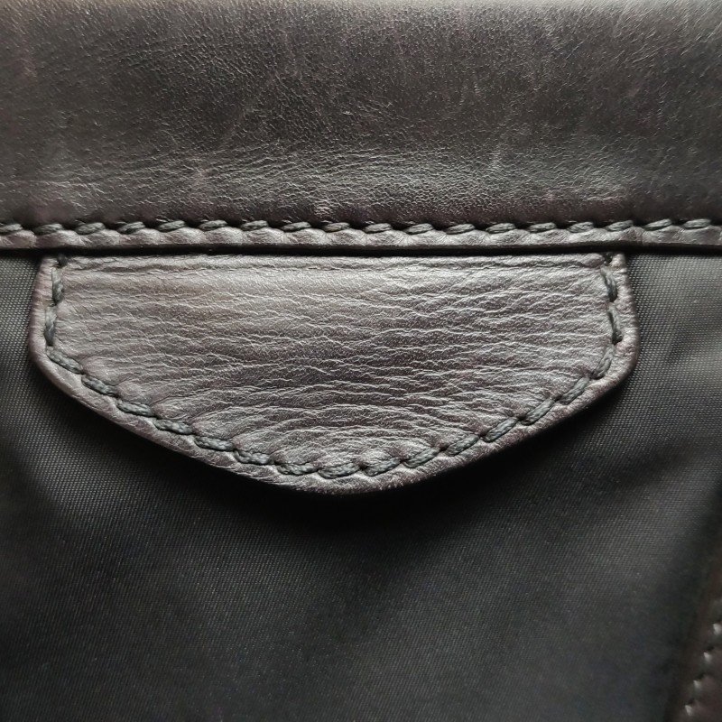 Prada牛皮尼龍布純色三角徽標手提包-19