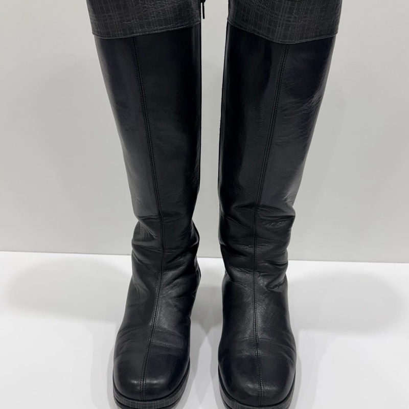 BURBERRY 黑色格紋羊皮高筒靴-1