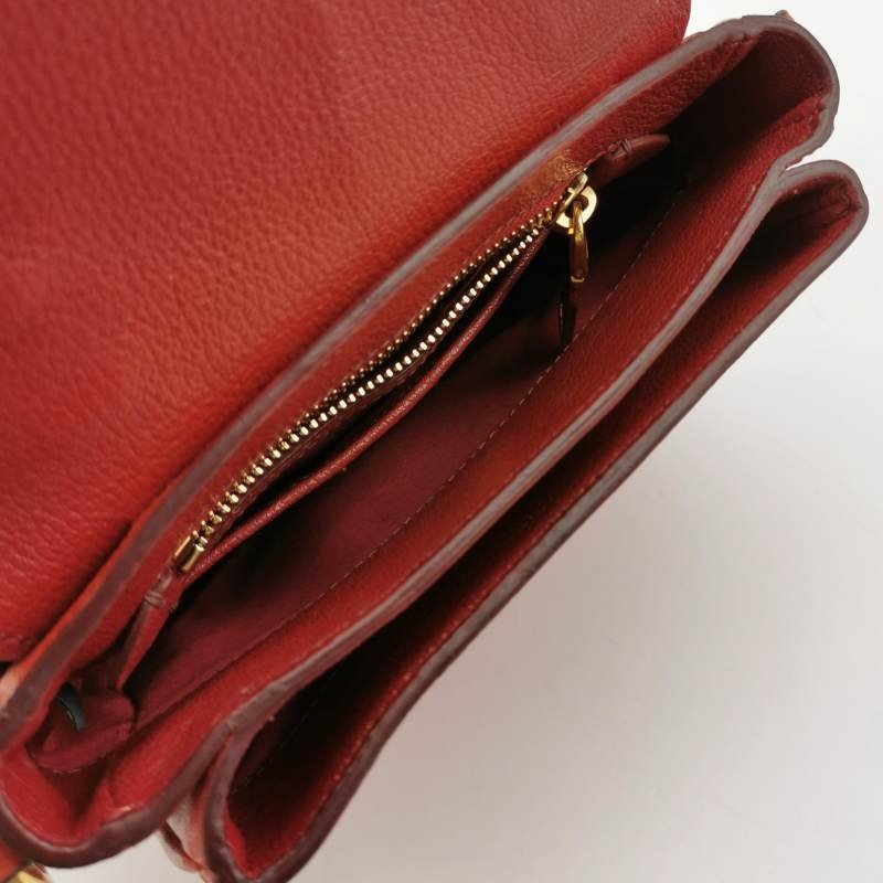 Miu Miu羊皮拼色金属旋扣斜挎包-5