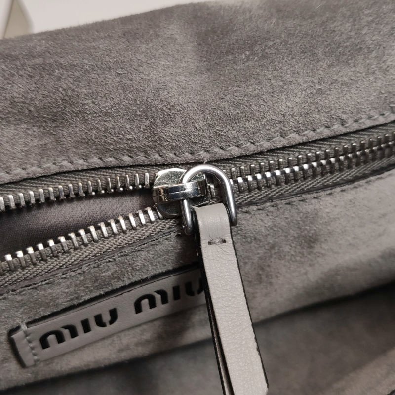 Miu Miu Grace Lux系列牛皮拼色字母Logo斜挎包單肩包-13