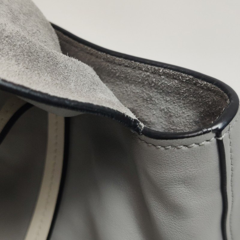 Miu Miu Grace Lux系列牛皮拼色字母Logo斜挎包單肩包-19