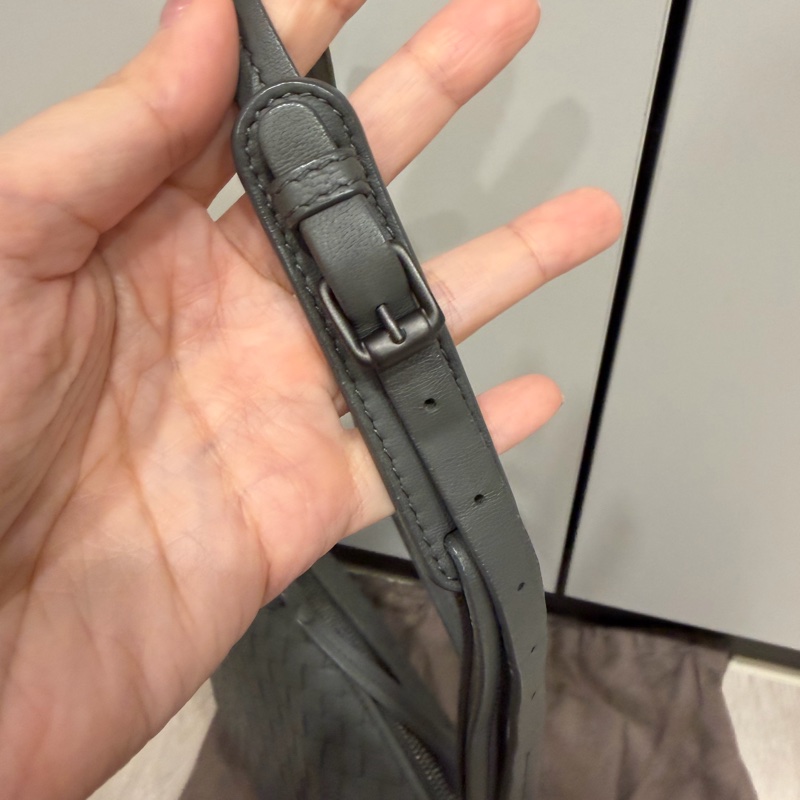 BV 編織斜背包 水泥灰-2