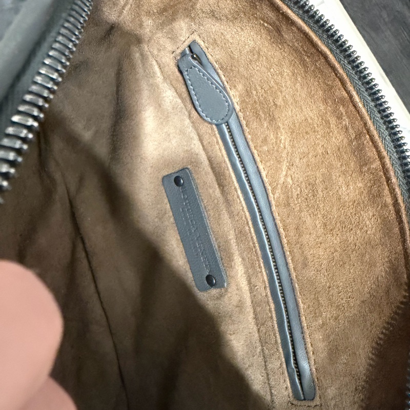 BV 編織斜背包 水泥灰-8