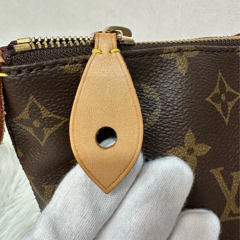 LV M42268 原花金釦前口袋拉鏈托特包-8