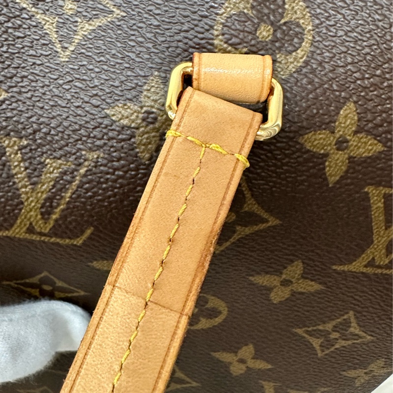 LV M42268 原花金釦前口袋拉鏈托特包-25