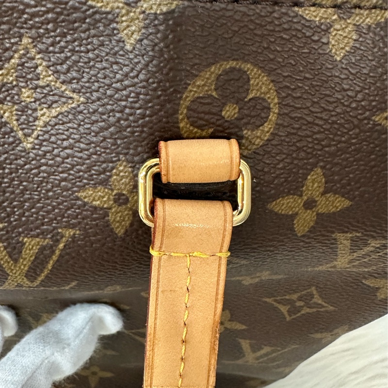 LV M42268 原花金釦前口袋拉鏈托特包-26