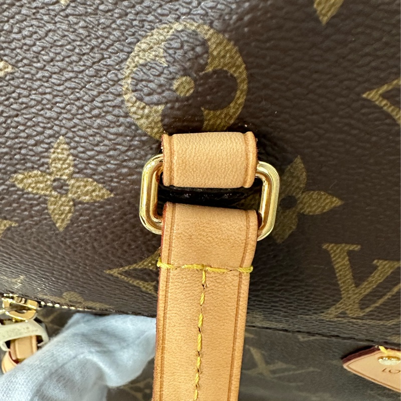 LV M42268 原花金釦前口袋拉鏈托特包-29